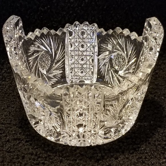 Crystal Dish very good condition. Heavy, clear, cut pinwheels & geometric shapes - Picture 1 of 7